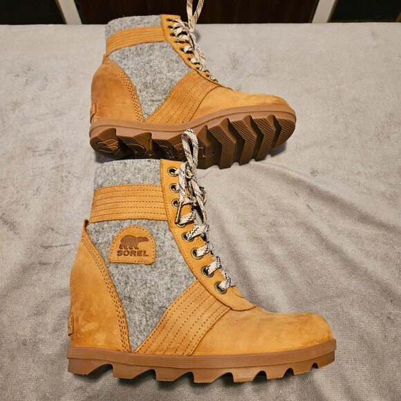 SOREL Joan of Arctic - Lexie Wedge Boots - Size 8.5 - Camel Felt - Picture 6 of 13